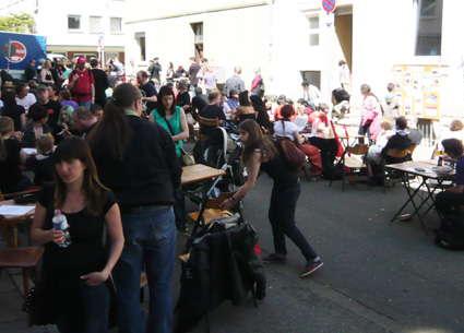 Beim Fest 2012 - auch in diesem Jahr wird vor und im Linken Zentrum wieder gefeiert