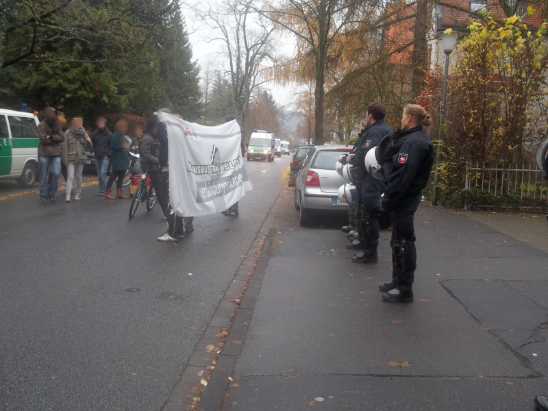 Vor der Burschenschaft Holzminda (in der DB organisiert)