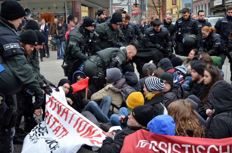 Räumung der Blockade in der Schneiderstraße