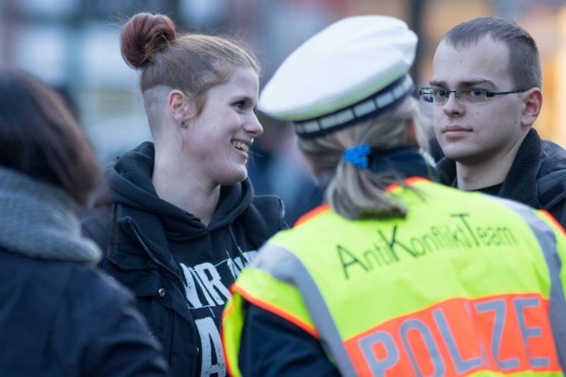 Angelina Bähren und Manuel Eschle als Organisatoren der "1 Jahr Kargida"-Demo am 27.02.16