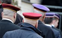 Burschenschafter auf dem Weg zum Sonder-Burschentag in der Stuttgarter Sängerhalle: Der rechtsextreme Flügel konnte sich in fast allen Punkten durchsetzen.