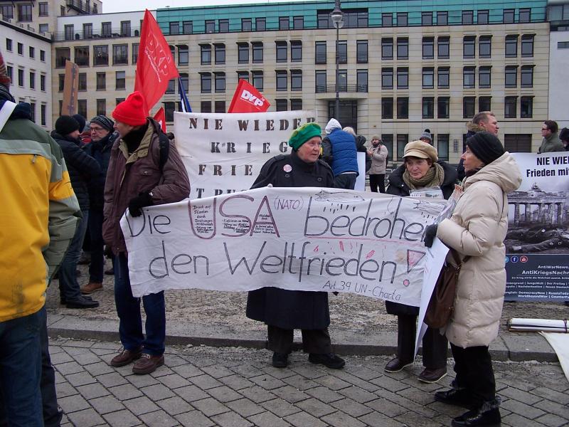 Mahnwache gegen NATO-Truppenverlegung nach Osteuropa (5)