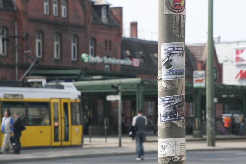 Schöneweide ist geprägt von der Mobi zur Antifa-Demo gegen die Nazikneipe "Zum Henker"