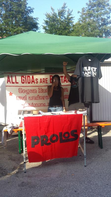 Infostand mit Zeugnissen, besetzt mit der Autonomen Bande aus Memmingen und den Prolos aus Nürnberg