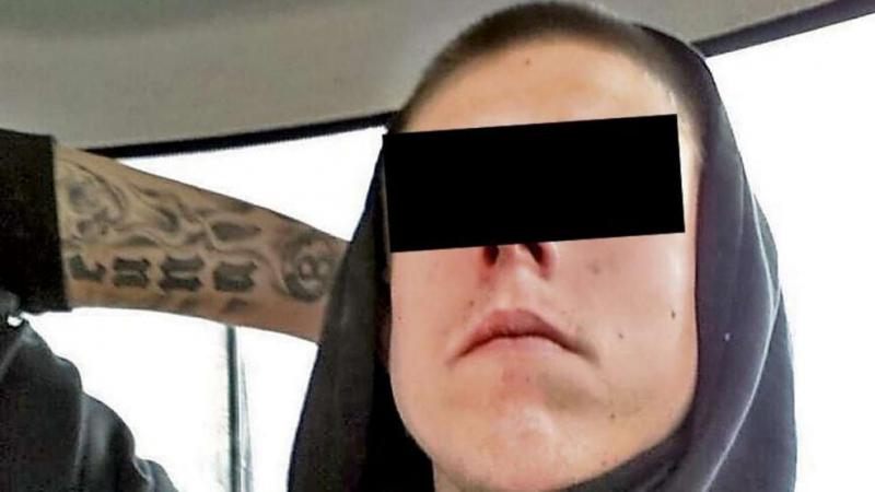 Die Polizei filmte Neonazi Philip W. (24) nachts mit runter gelassener Hose