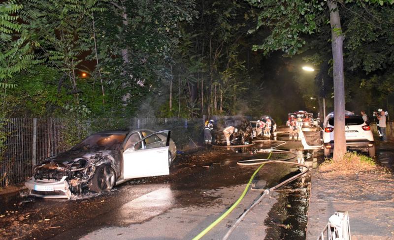 Gegen 3 Uhr wurden fünf PKWs in der Robert Lück- Straße angezündet