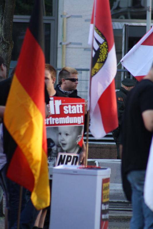 Zimmer bei NPD-Kundgebung am Husemannplatz in Bochum am 23.08