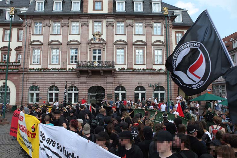 Vor dem Rathaus - Abschlusskundgebung