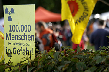 Bei einer der Umzingelung der Atommüllfabrik Eckhart&Ziegler in Braunschweig