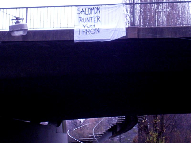 12.12.09 Zubringer, Freiburg: Salomon runter vom Thron.jpg