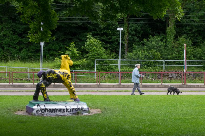 Freiburger Holbeinpferd am 28.05.2014 mit Werbung für die Love or Hate-Parade am 07.06.2014