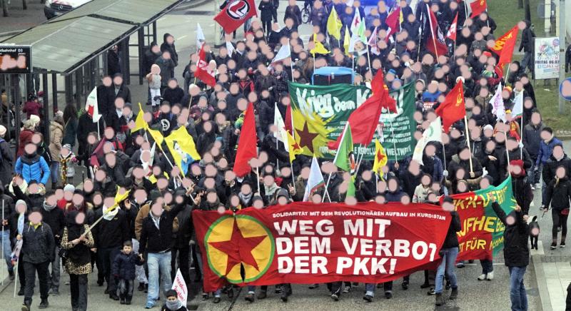 Fronttranspi mit vervollständigtem PKK-Stern