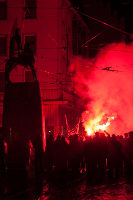 18.06.2010, Bei der 1. Freiburg Nachttanzdemo im Rahmen des Bildungsstreiks tanzten mehrere hundert Menschen für ein anderes Bildungs- und Gesellschaftssystem.