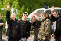 1. Mai 2010 - JN-Aufmarsch an der Bornholmer Brücke - die KS "Deutsche Eiche" - links Normen Kopka, mitte (verdeckt) Paul Schilling, rechts Mathias Ebert