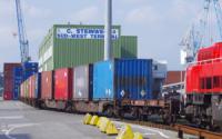 Container mit Uranerz aus Kasachstan, angeliefert mit der Sheksna im Hamburger Hafen. Foto Tim Christensen