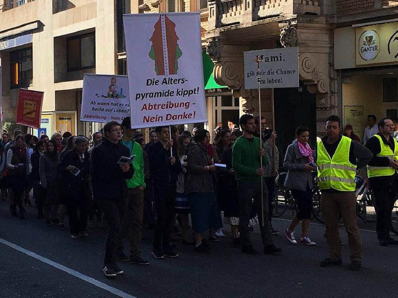 Der Demonstrationszug in der Humboldtstraße. Foto: Simone Lutz