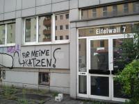 Eifelwall 7: Das ehemalige Labor- und Bürogebäude des städtischen Gesundheitsverwaltung soll bereits am Dienstag kommender Woche neuer Standort für das AZ werden. (geplant bis 2015)