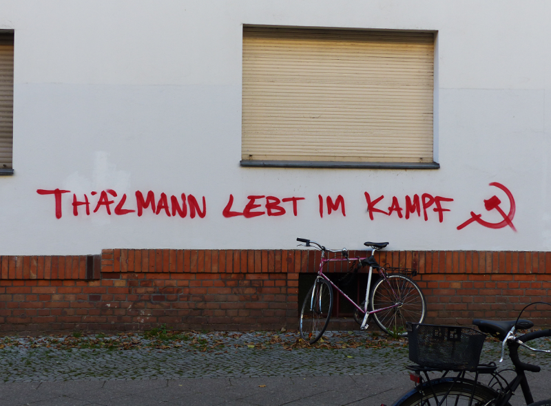 Thälmann lebt im Kampf! Parole in Neukölln