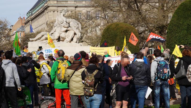 10. Zwischenkundgebung auf dem Place de la Republique I