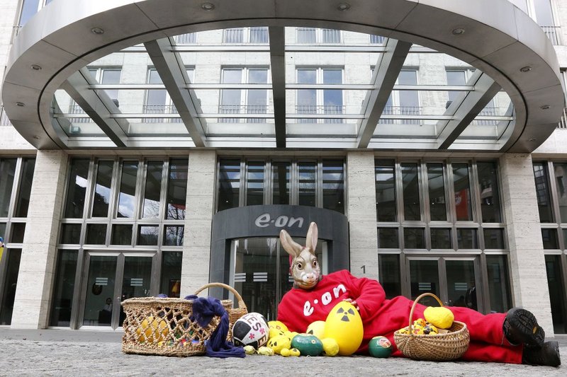 Osterei-Protest am 30. März vor der Eon-Zentrale in Düsseldorf