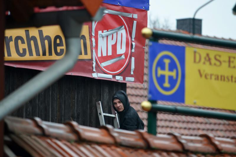 Rückblick auf den "JN-Europakongress" 2014 39 JN-Fahne entfernt