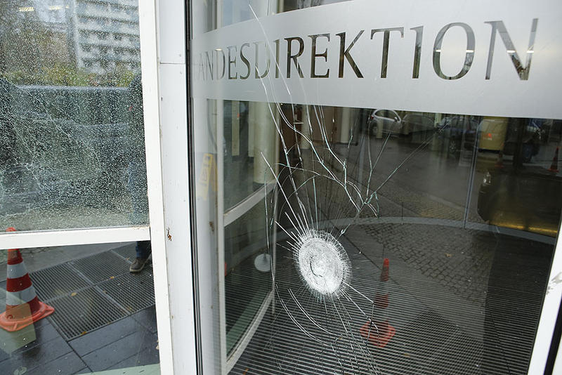 Anschlag auf die Landesdirektion in Leipzig.