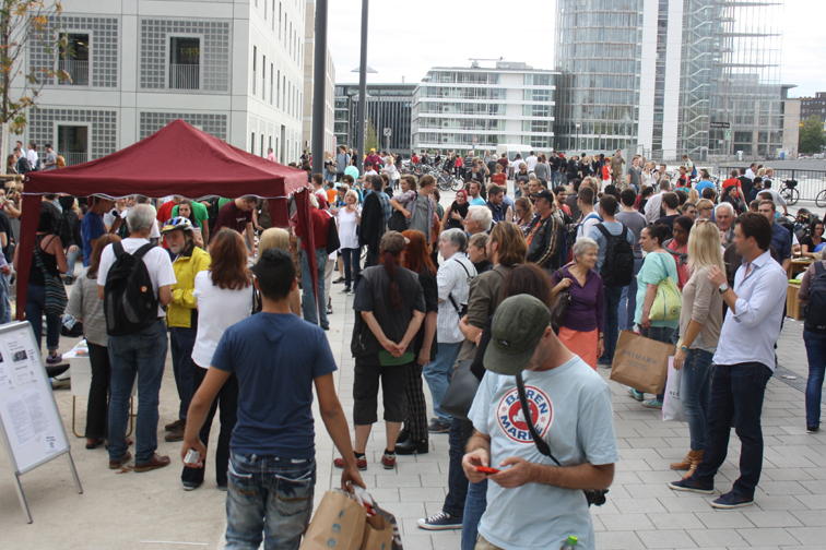 Infostand vor dem Milaneo