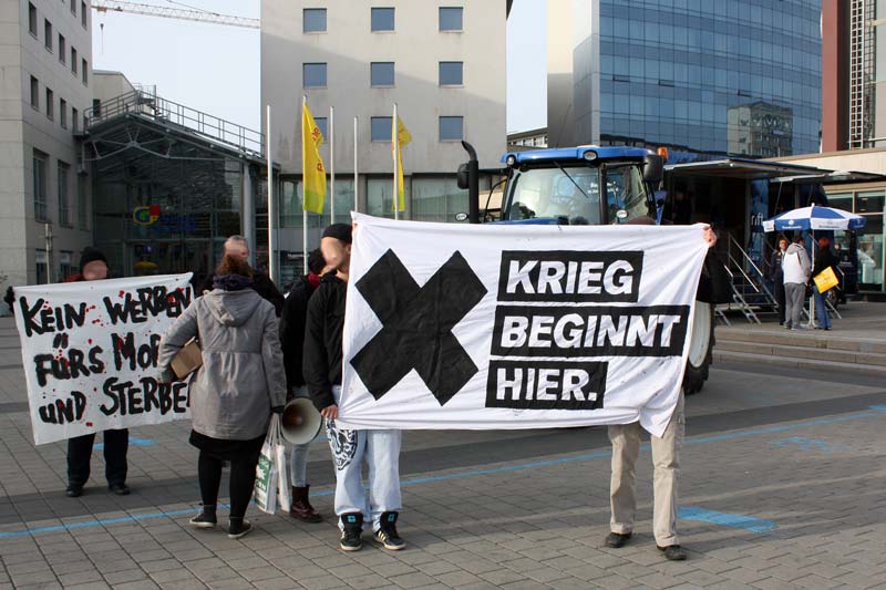 Aktion gegen Bundeswehr in Cottbus (2)