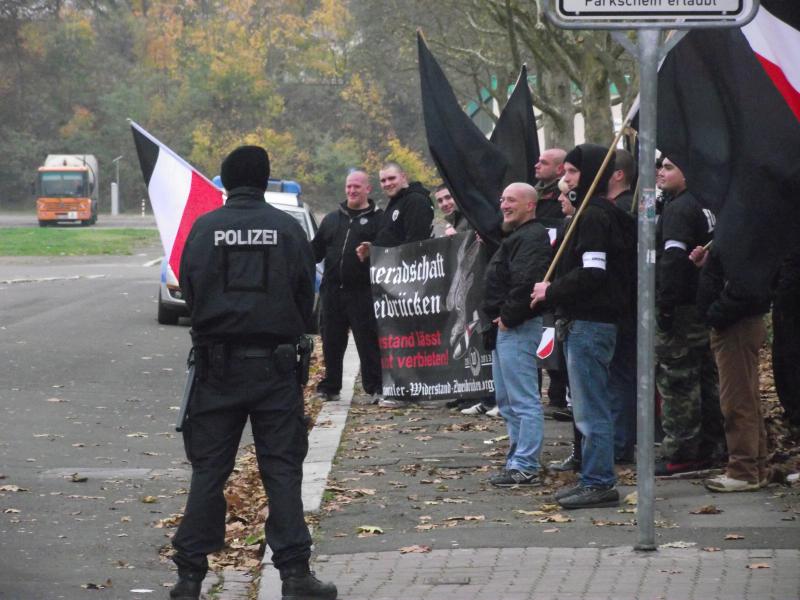 [KL] Heimlicher Aufmarsch der Faschisten - 1