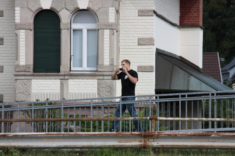 Markus Klenk beim abfotografieren der AntifaschistInnen (2009)