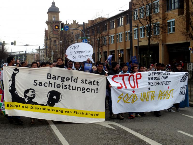 Demonstration läuft durch die Bahnhofsstraße