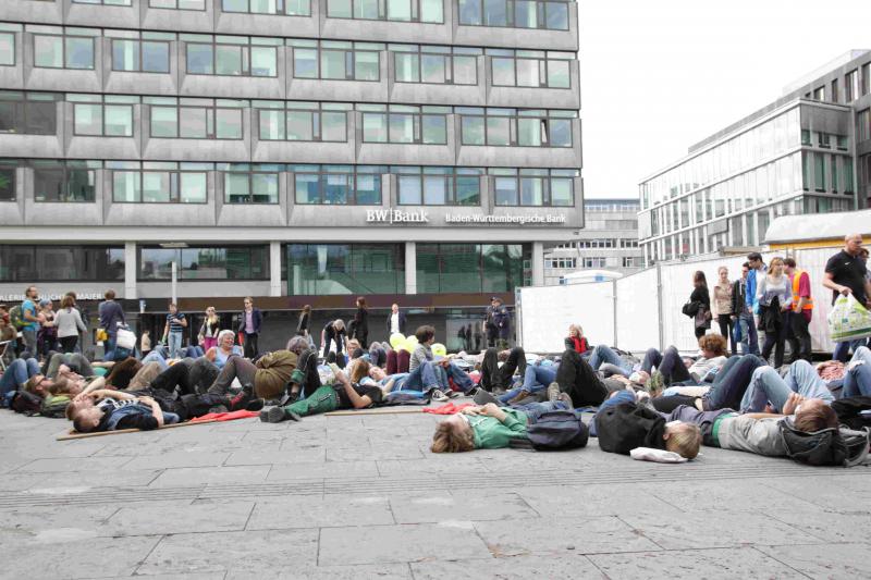 Pflege am Boden-Flashmob auf dem kleinen Schlossplatz