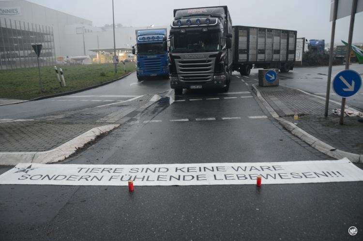 Blockade der Tönnies-Schlachtfabrik in Rheda-Wiedenbrück