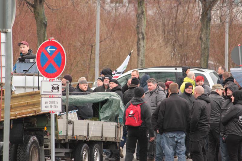 Ringo Köhler aus Piesau, rechts auf Lautsprecherwagen mit Cap