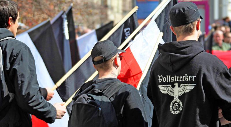 T-Shirts wie hier auf dem Foto verkaufte ein Versand, der 2011 auch in der Region angesiedelt war. Noch interessanter ist aber der Besitzer des Versandhandels.