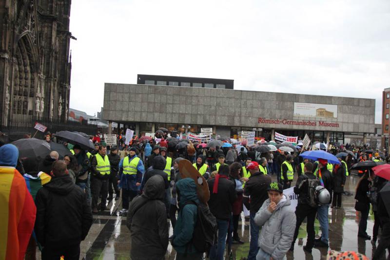 Auseinandersetzung bei Demo der „besorgten Eltern“ 4