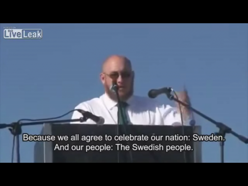 Magnus Söderman als Redner auf einer Demonstration der "Nordfront"