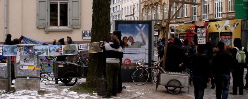 10.03.10 Freiburg: Kundgebung am Holzmarkt.jpg