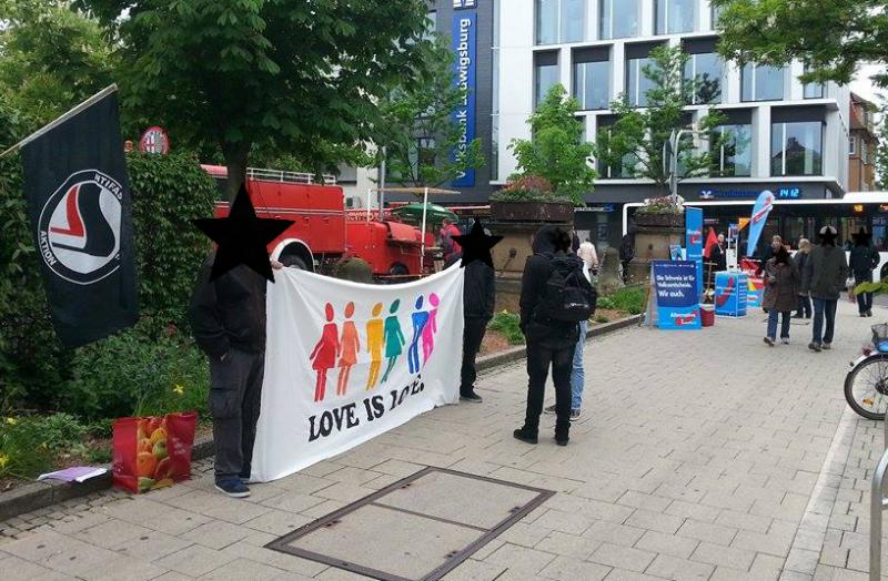 Teil der Aktivist_innen gegen  den AfD Infostand