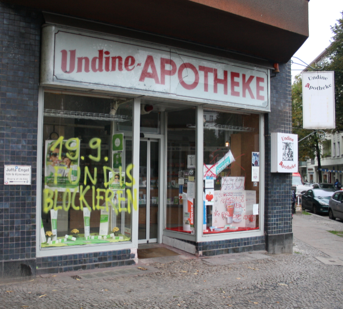 Graffiti in Kreuzberg an der Undine-Apotheke