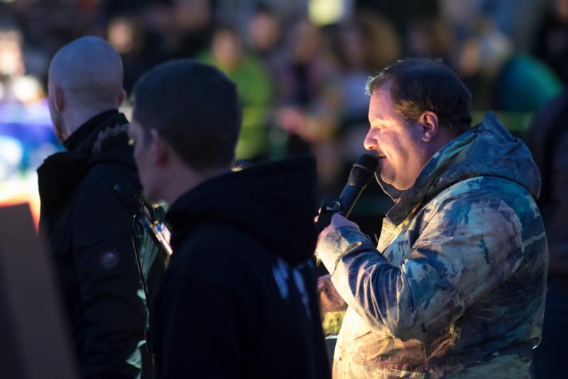 Redner der „Identitären“ beim „Ein Jahr Kargida“-Aufmarsch in Karlsruhe am 27.02.2016