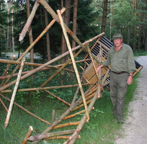 Verärgert und traurig zeigte sich Jäger Ludwig Weißmüller über die kaputten Hochsitze.