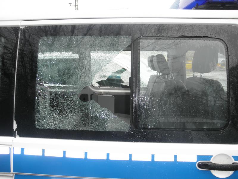 Steinwürfe auf Dienstfahrzeuge der Bundespolizei in Magdeburg