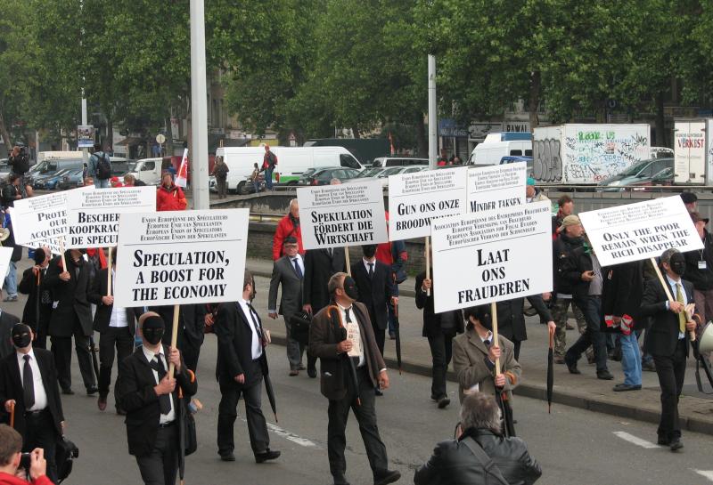 Ein Teil der Gewerkschaftsdemo. Kritik am Kapitalismus wird hier lediglich auf den Finanzmarkt runtergebrochen