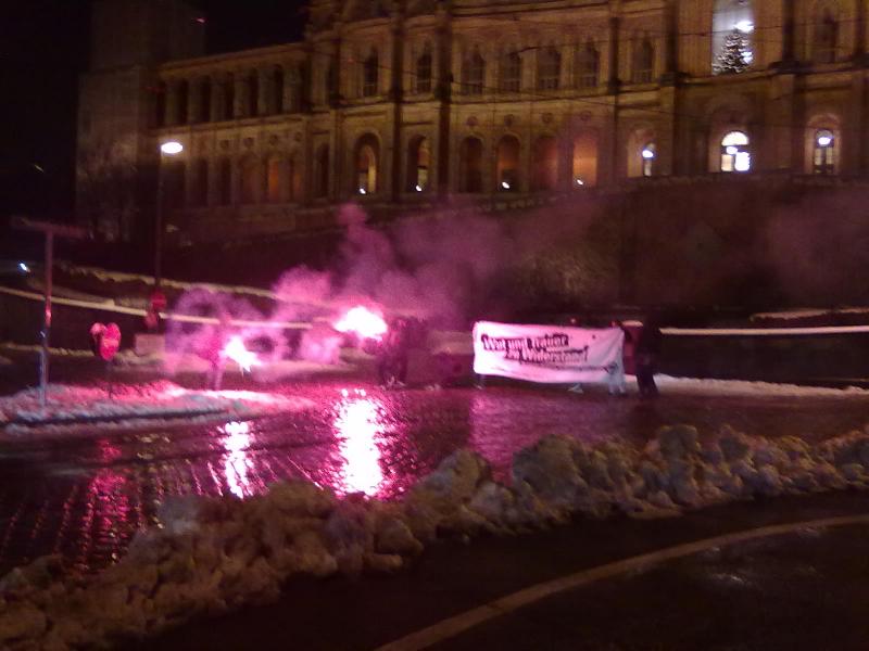 Vor dem Landtag in der Bannmeile