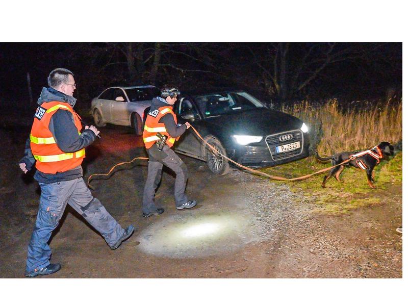 Ziviles Polizeifahrzeug aus Potsdam: P JS 23 - Fährtenhundeinsatz