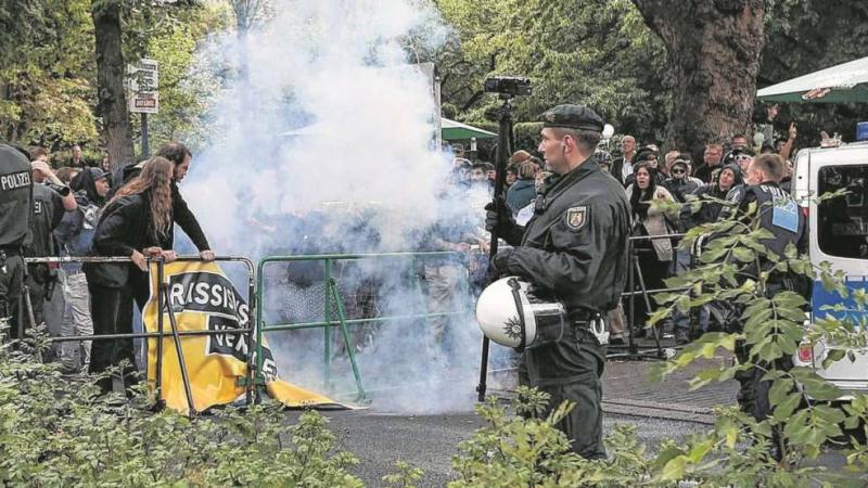 Er hatte beim Aufzug der Neonazi-Partei „Die Rechte” in Dortmund einen Böller auf Gegendemonstranten geworfen