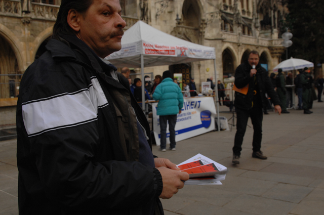 Unterschriftensammeln am Marienplatz