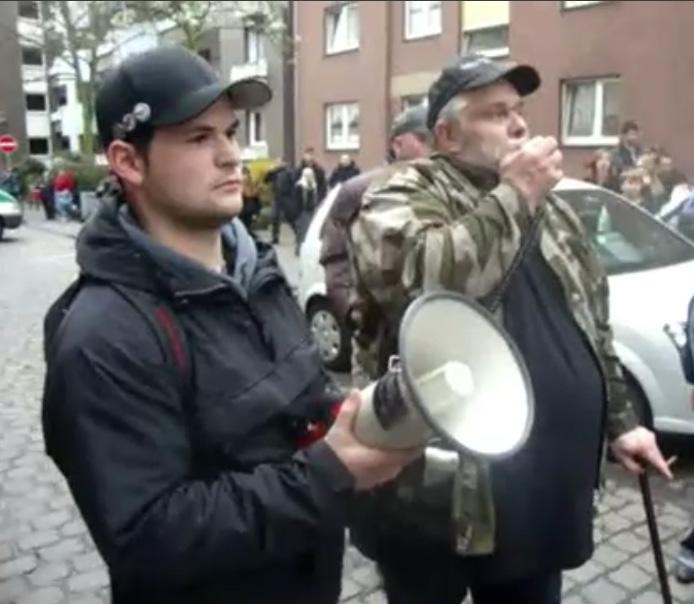 Neonazis geben den Ton an: Tobias Mertin und Frank Rudi Theißen(rechts) als hetzende Redenschwinger am 30.03