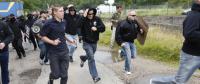 Der Neonazi-Mob um Lars Bergeest (mit Megafon) greift 2007 in Kolding an